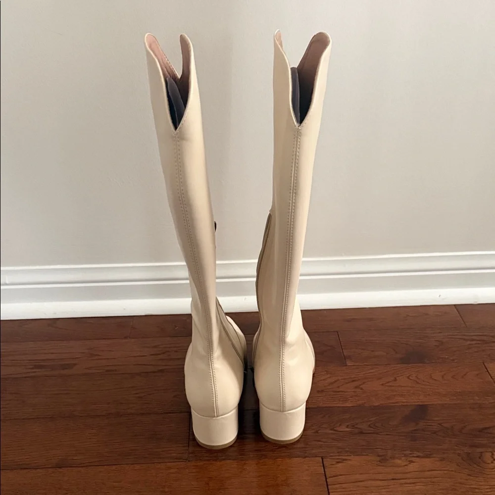 BN Women's Knee High Cream Leather Boots with Pointed Toe - Picture 3 of 8